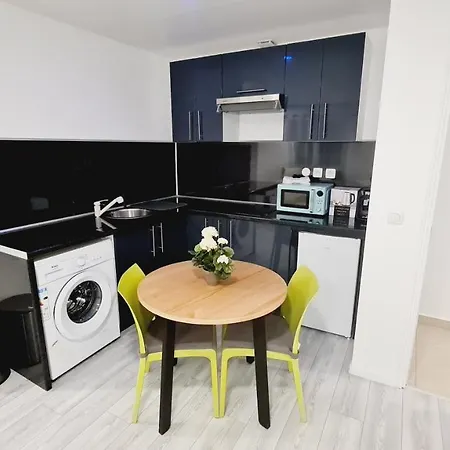 Appartement Lumineux Avec Parking Sevran